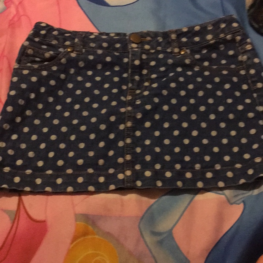 A mini skirt size 8 in kids never worn